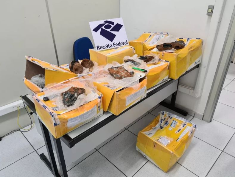 Encomenda com 100 Kg de pedras semipreciosas é interceptada em Correios de Manaus 