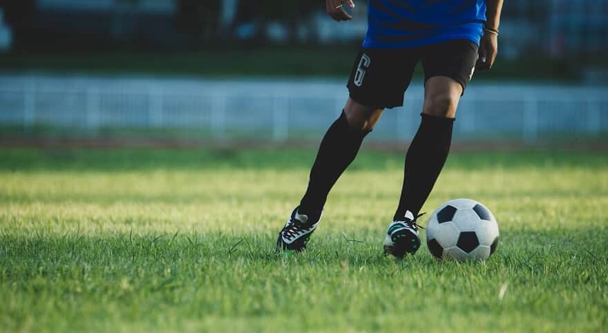 Trabalhador que foi para estádio durante licença médica tem demissão mantida
