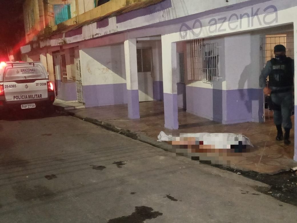 Jovem é morto a tiros por criminosos disfarçados de entregadores em Manaus