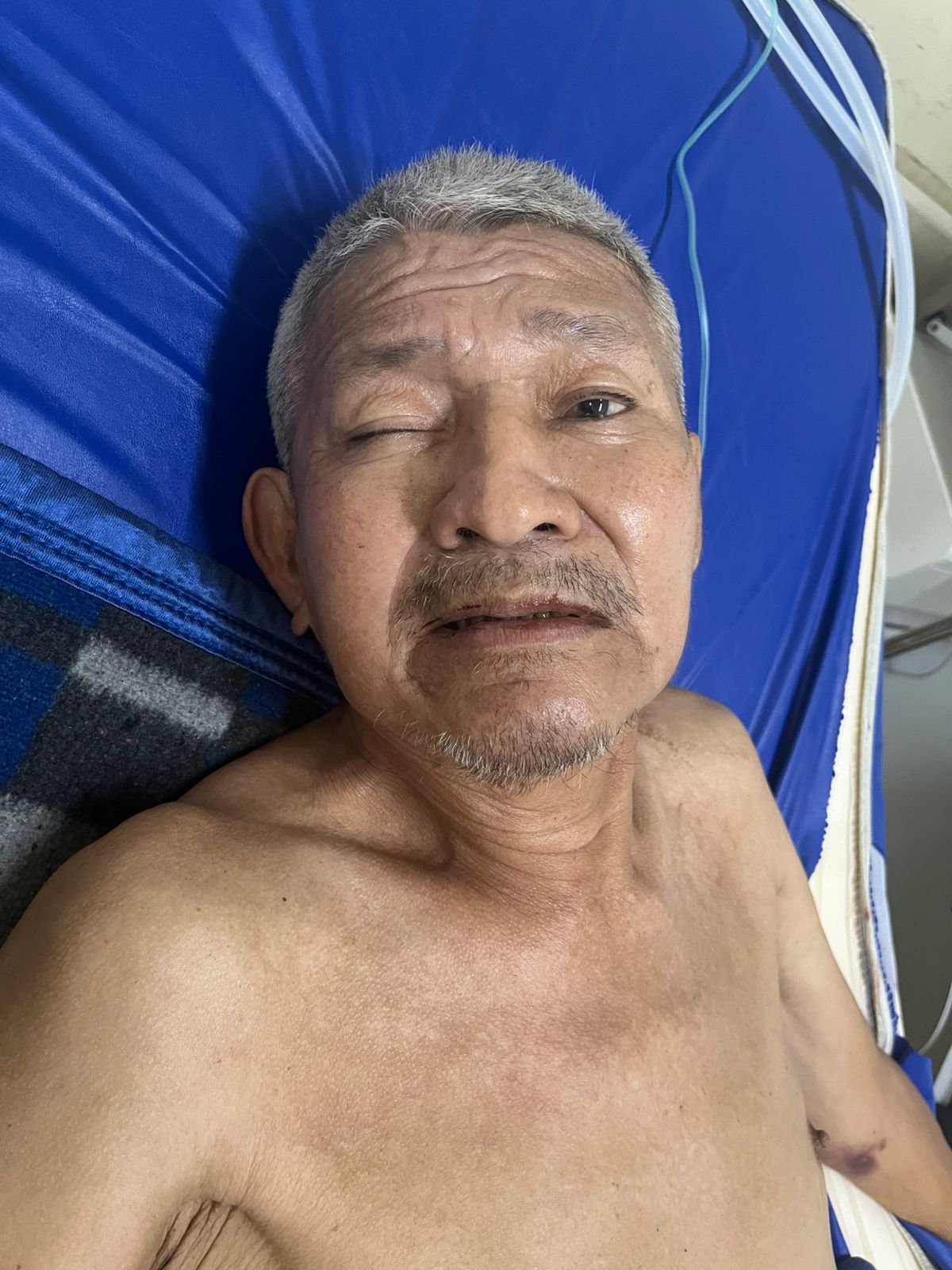 Hospital Platão Araújo procura familiares de idoso internado 