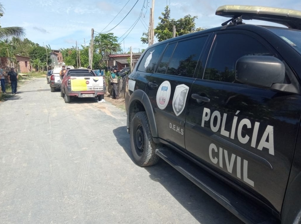 Filho encontra o pai morto no quintal de casa em Manaus 