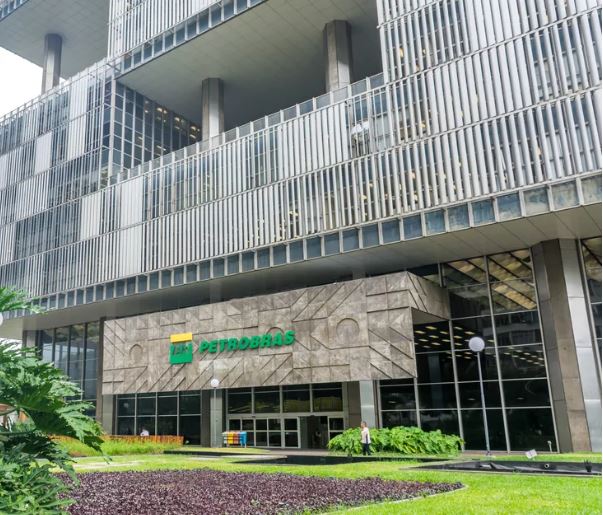 Petrobras abre inscrição para concurso com mais 300 vagas e salários de R$ 5,5 mil