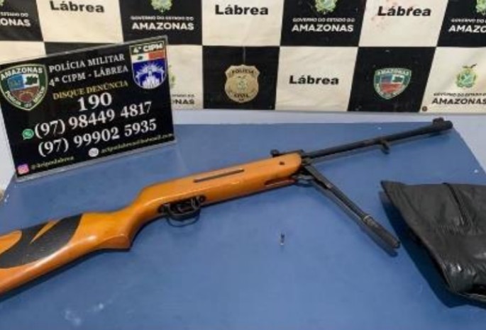 Homem é preso ao ser flagrado tentando vender rifle ilegal em Lábrea