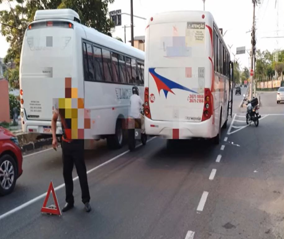 Ônibus em pane mecânica trava trânsito e provoca caos em avenidas de Manaus