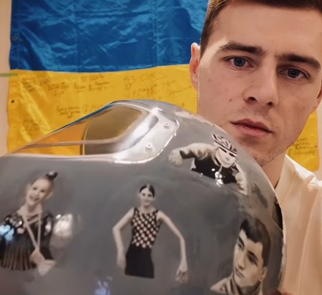 Capacete em homenagem a vítimas da guerra leva à desclassificação de atleta da Ucrânia