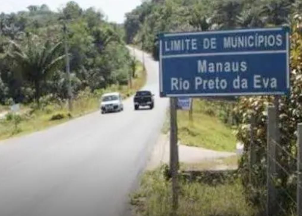 Jovem morre em acidente entre motocicleta e caminhão na AM-010