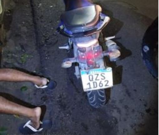 Armada com faca, dupla é presa enquanto assaltava mulher no Terra Nova 