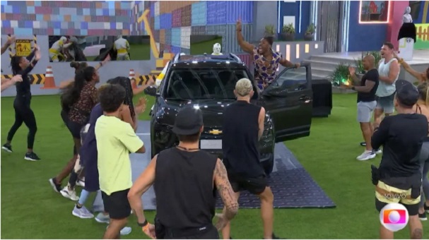 Fred Nicácio surge dentro de carro após Quarto Secreto no BBB23