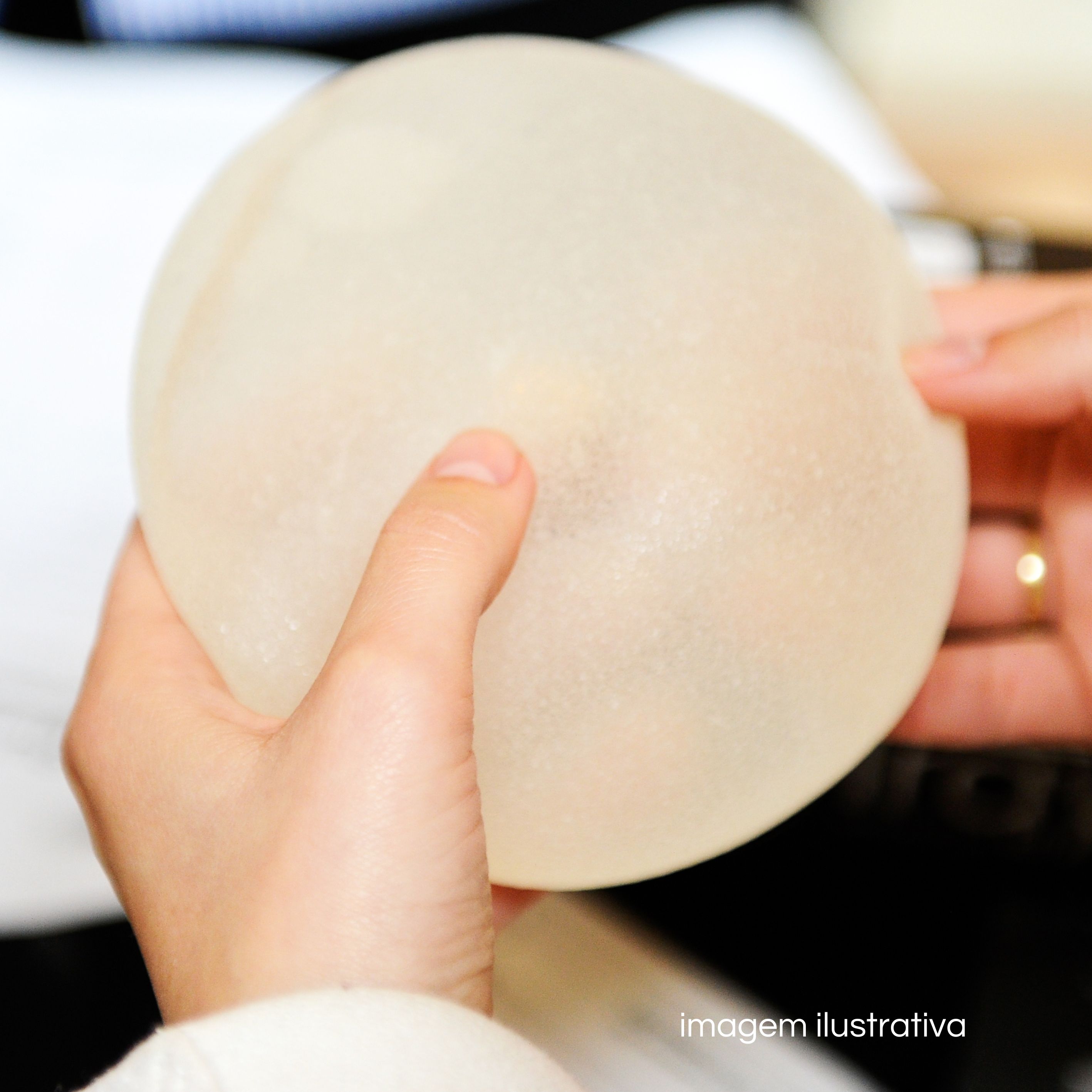 Anvisa proíbe próteses mamárias e glúteas após inspeção em linha de produção