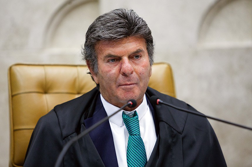 Ministro Luiz Fux questiona rapidez no julgamento de Bolsonaro no STF