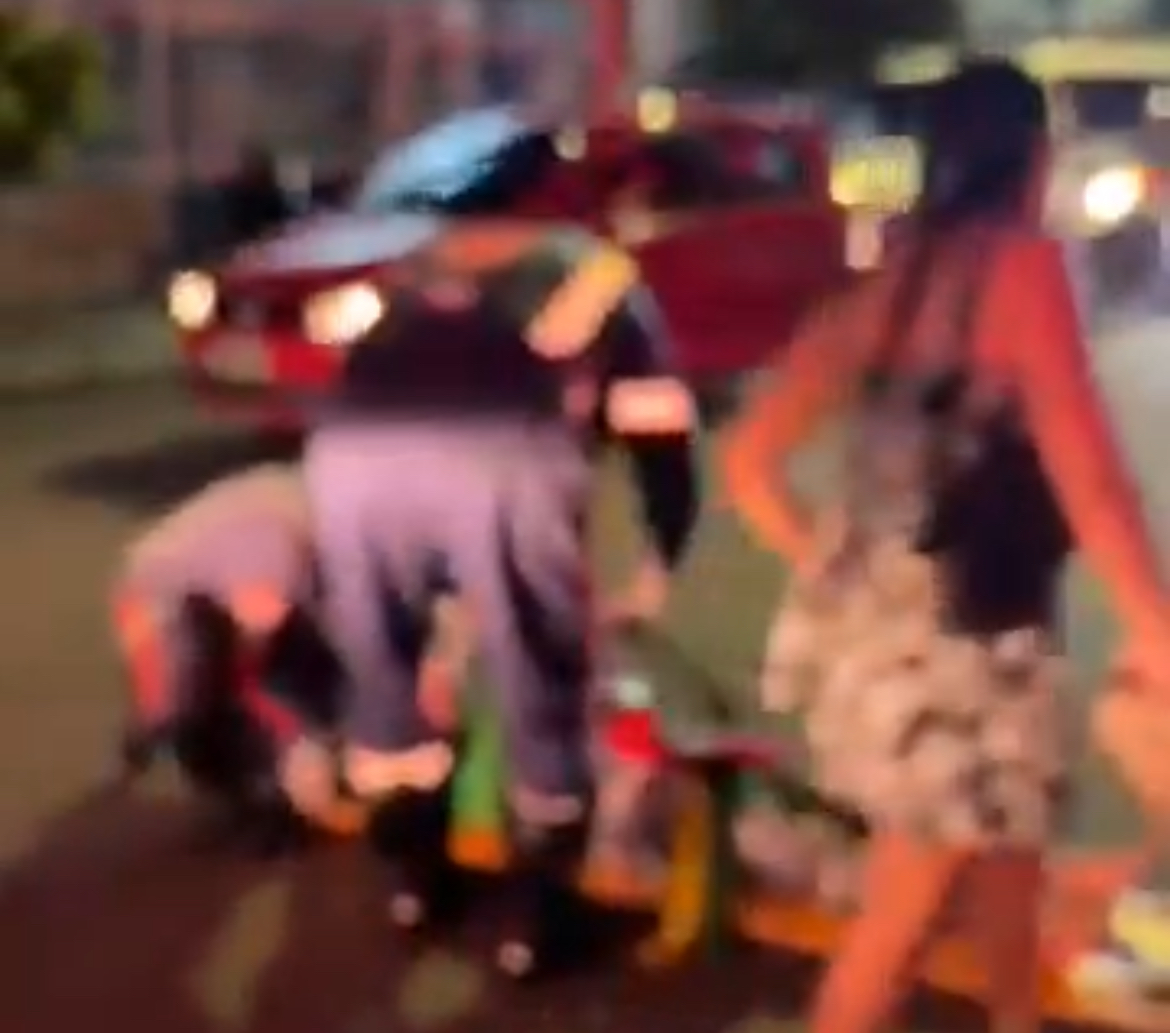 Acidente entre motociclista de app e carro deixa duas pessoas feridas no Japiim