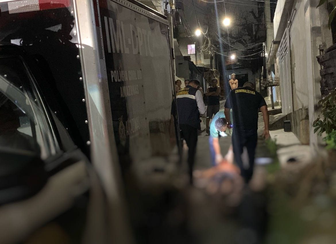 Jurado de morte, homem é perseguido e morto com 8 tiros no Coroado