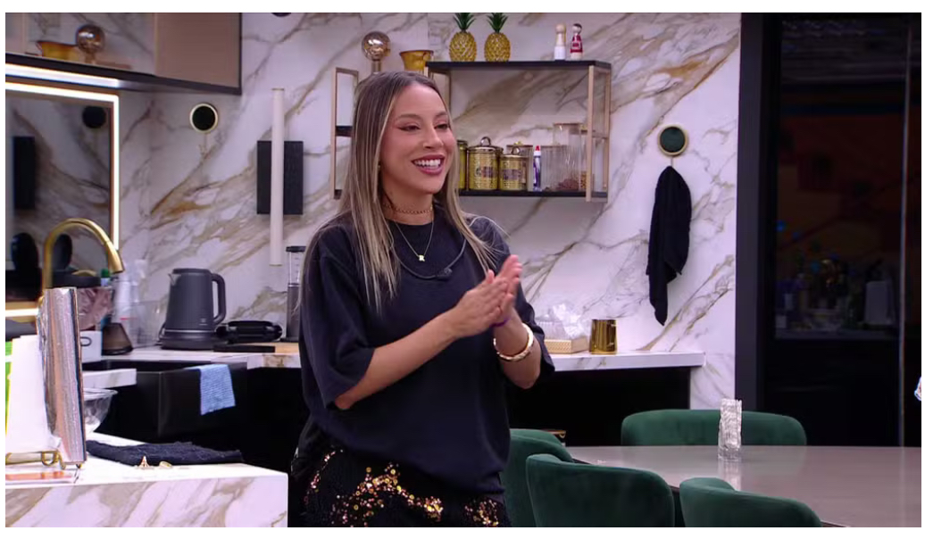 João Pedro questiona Maike sobre romance com Renata na frente da sister