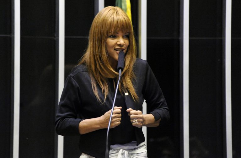 Conselho de Ética discute caso da deputada Flordelis nesta terça