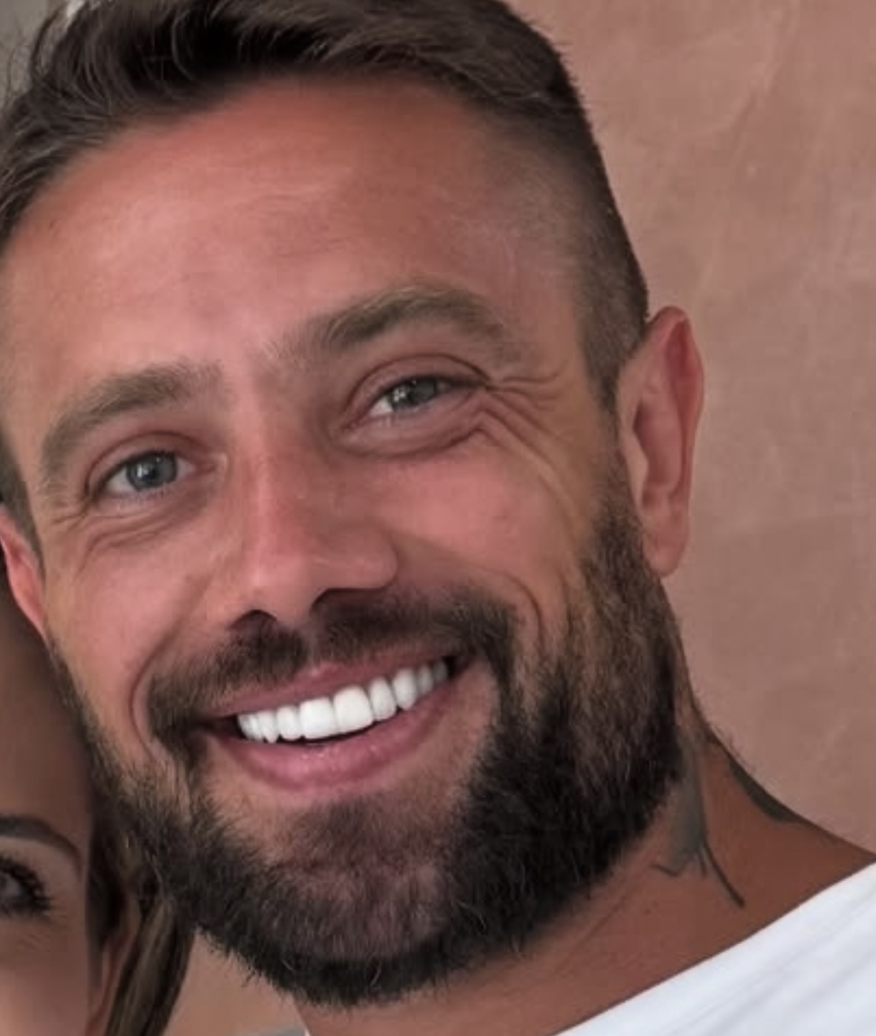 Rafael Cardoso culpa Justiça por distanciamento dos filhos