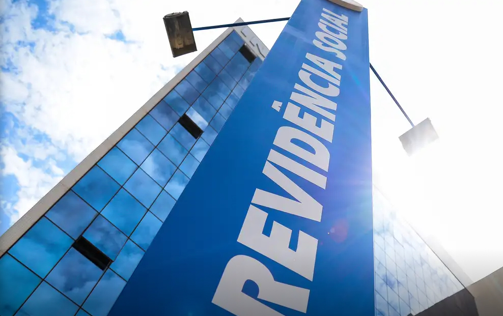 Reembolso de descontos indevidos do INSS começa a ser pago nesta segunda