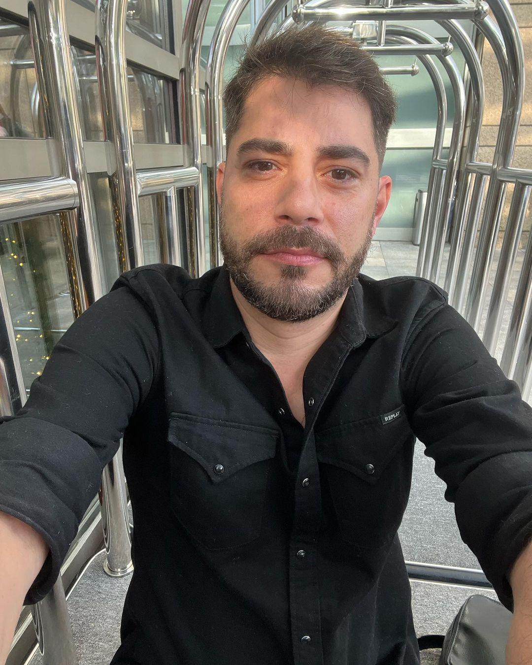 Evaristo Costa é hospitalizado com fortes dores 