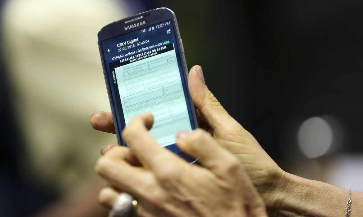 Governo envia mensagens para oferecer serviços públicos digitais aos brasileiros