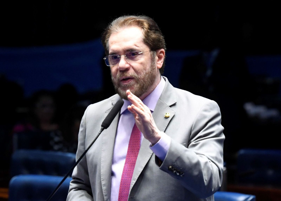 Plínio Valério manifesta apoio a Marcos do Val e critica violações de mandato pelo STF