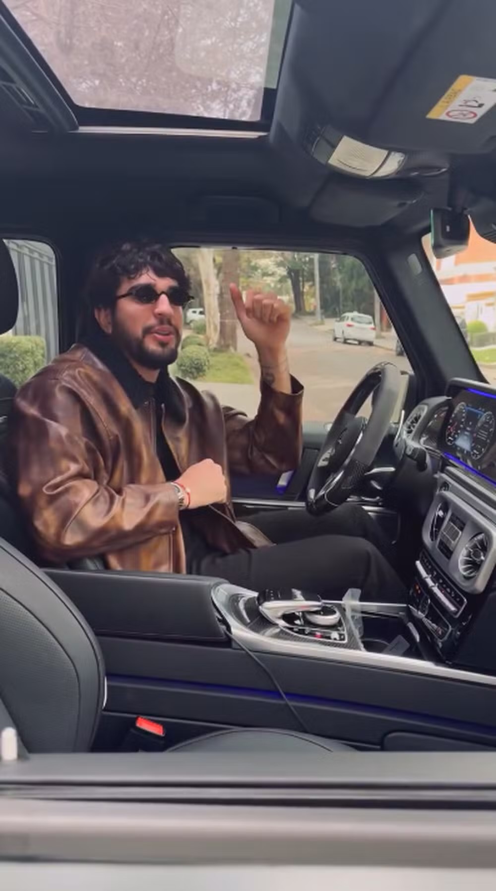 Nattan ostenta carrão avaliado em R$ 2 milhões 