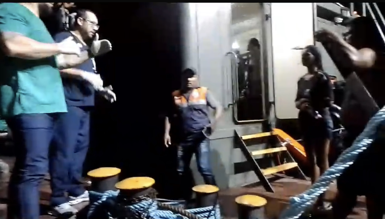 Governo monta força-tarefa para atender vítimas de barco que pegou fogo, em Uarini