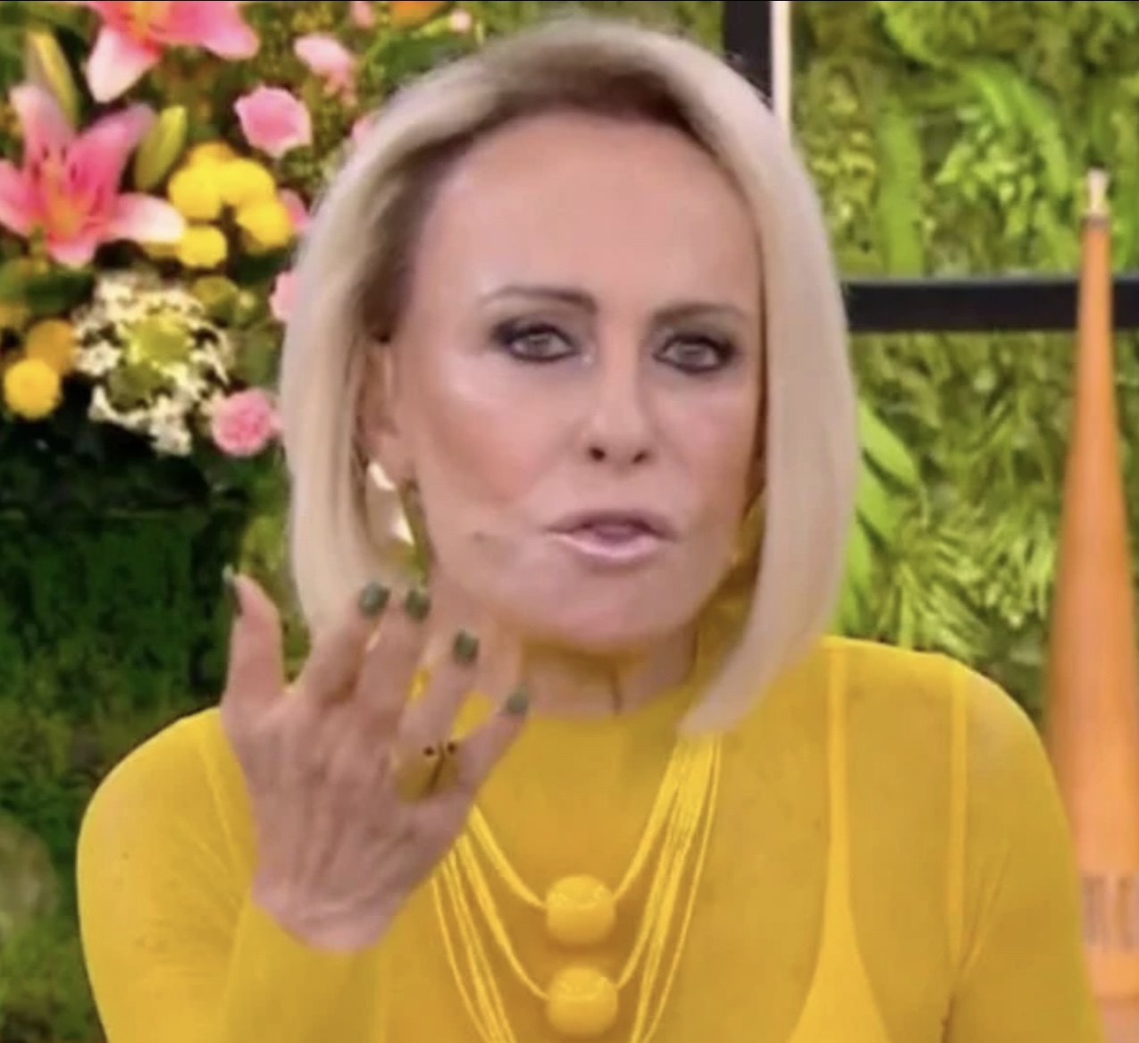 Funcionária da Globo é levada às pressas para o hospital após provar fruta no Mais Você 