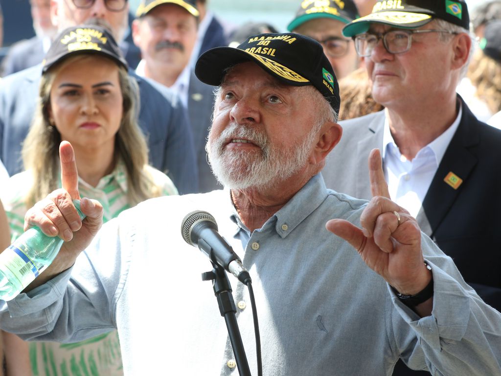 Com pneumonia, Lula mantém agenda interna no Alvorada 