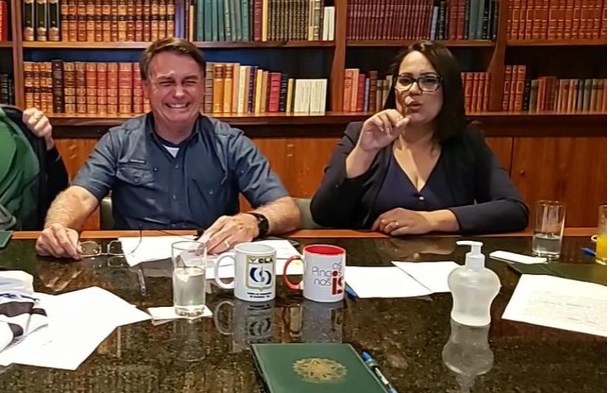 Bolsonaro volta a sugerir uso de cloroquina no tratamento contra Covid-19