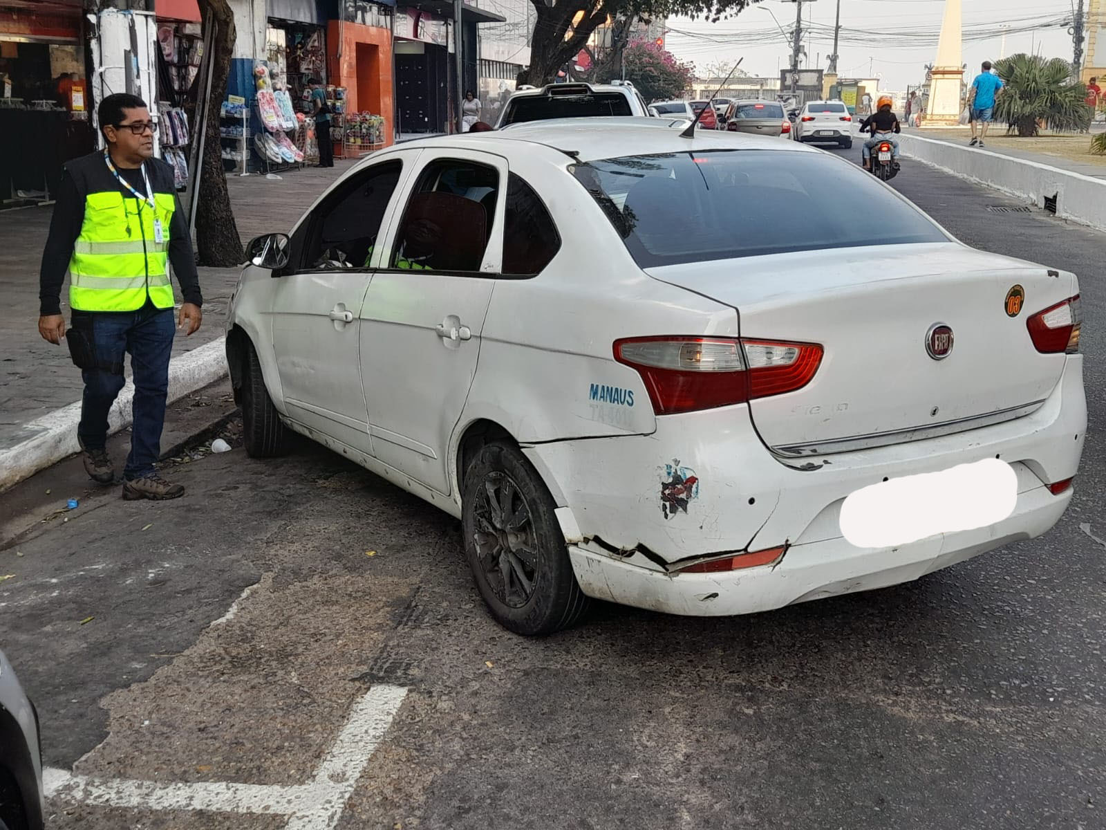 Fiscalização autua 20 motoristas por irregularidades e falta de documento em Manaus