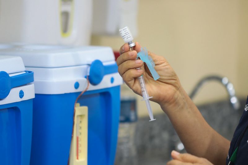 Dia D de combate à dengue tem vacinação e ações educativas em feiras e mercados