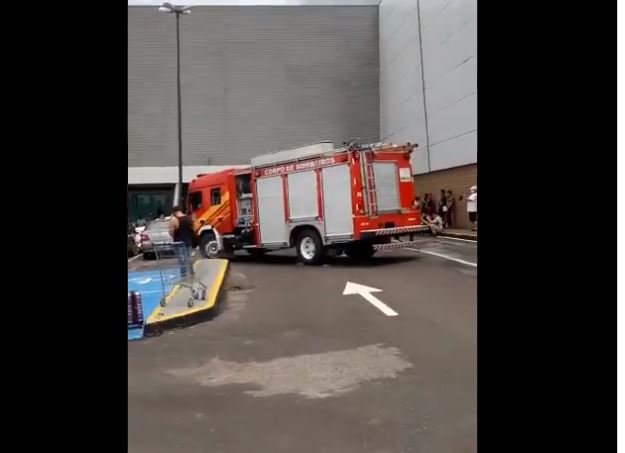 Incêndio em praça de alimentação do Amazonas Shopping apavora lojistas 