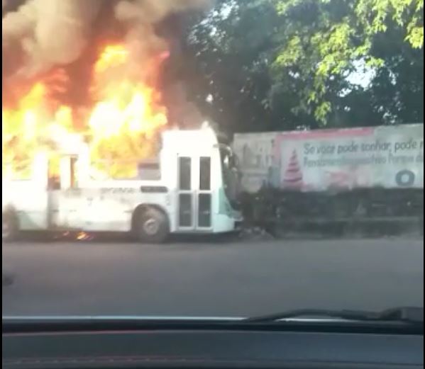 Dezessete incêndios a veículos são registrados em Manaus em menos de 8h