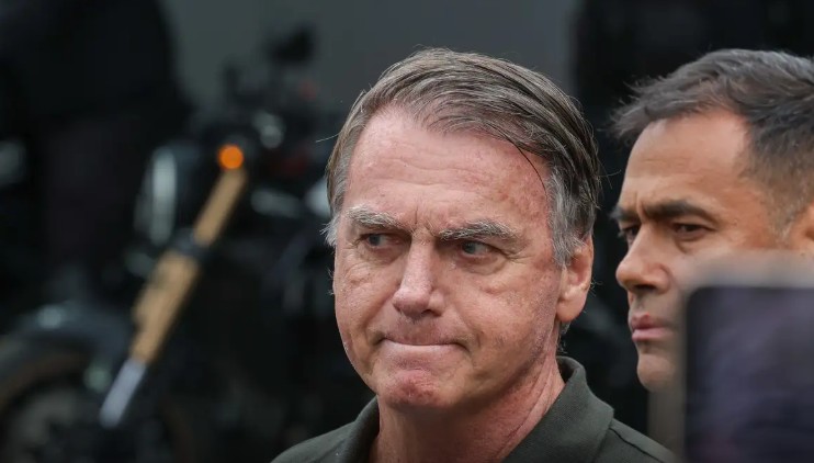 STM abre prazo para Bolsonaro apresentar defesa em processo de expulsão do Exército