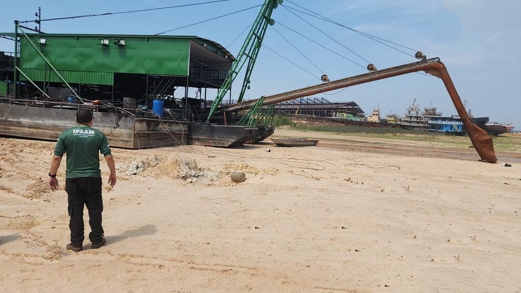 Estaleiro que fazia reparos em dragas de garimpo no Amazonas é multado em R$ 200 mil