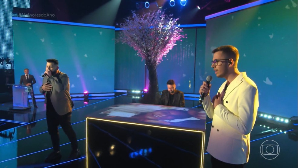 Irmão de Marília Mendonça se emociona ao homenagear cantora no Melhores do Ano