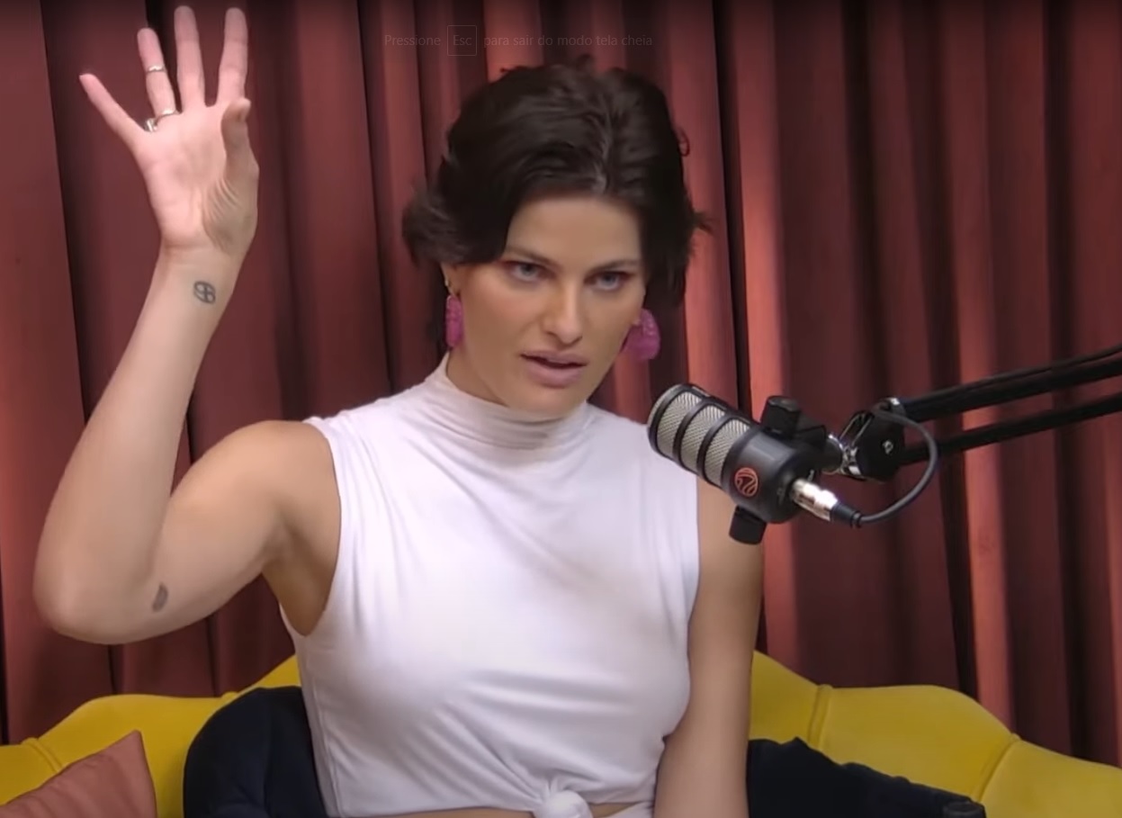 Isabeli Fontana diz que foi curada por ETs: ‘veio um bem na minha cara’
