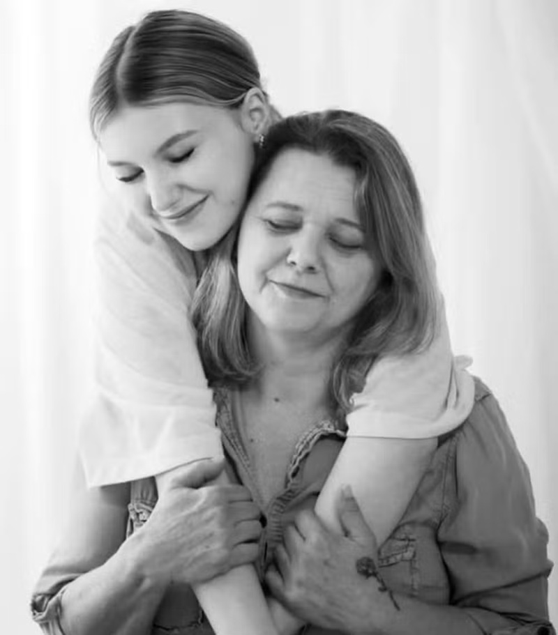 'Se amor fosse suficiente, você estaria aqui', diz mãe de Isabel Veloso em carta