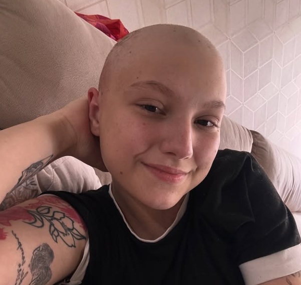 Pai faz oração emocionada para Isabel Veloso, que segue em estado grave