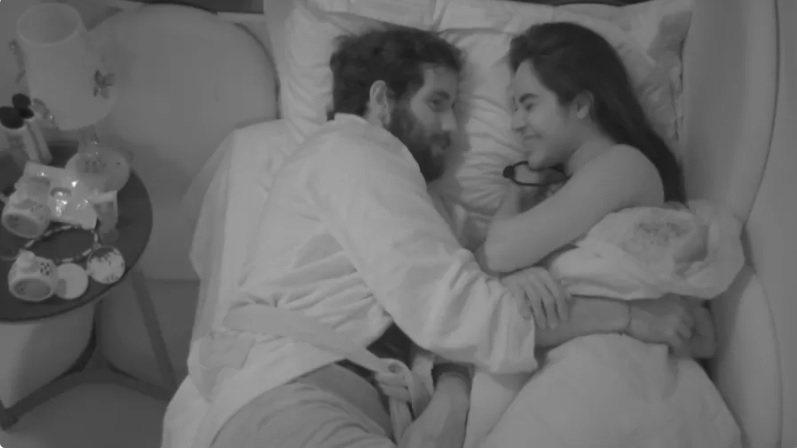 Isabelle e Mateus trocam carinhos na cama: “Vota em mim, mas tá na minha cama"