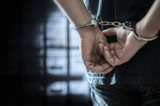 Pai é preso por acorrentar criança de 9 anos dentro de casa em Manaus