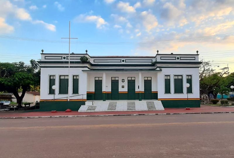 Compra de mobiliário em Itacoatiara é homologada sem preços