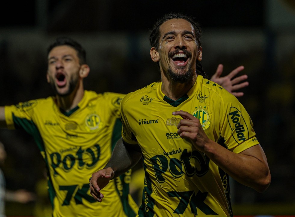 Com Neymar apagado, Mirassol goleia Santos por 3 a 0 no Brasileirão