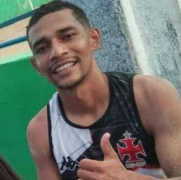 Motociclista que bateu em roda de caminhão morre no hospital em Manaus