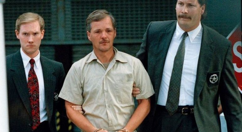 Jornalista vira ‘serial-killer’ e narra próprios crimes 