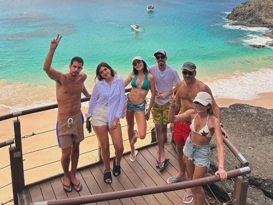 Solteiro, filho de Faustão João Silva surge coladinho com Jade Picon em Noronha