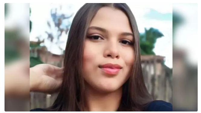 Jovem é eletrocutada em igreja ao pegar em microfone para cantar