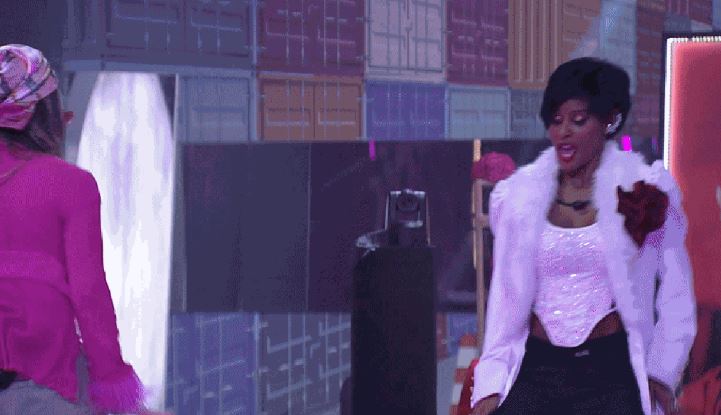 Aline Wirley ganha festa inspirada nos anos 2000 no BBB 23