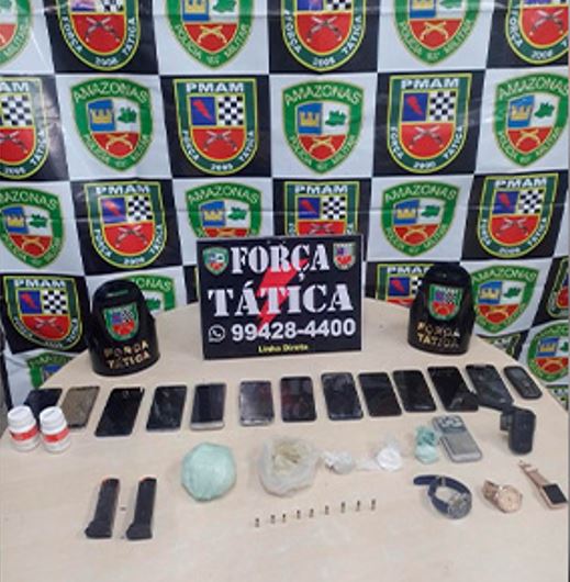 Trio é preso com celulares, munições e drogas após assalto a ônibus em Manaus