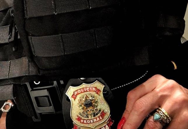 Mulher é presa pela 2ª vez por se passar por policial federal em Manaus 