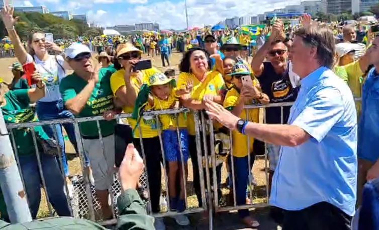 Bolsonaro participa de manifestação de apoiadores em Brasília no Dia do Trabalhador